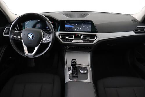 BMW 320 e TOURING iA + GPS + CARPLAY + PDC + CRUISE + PANO DAK + ALU + TREKHAAK 