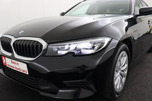 BMW 320 e TOURING iA + GPS + CARPLAY + PDC + CRUISE + PANO DAK + ALU + TREKHAAK 