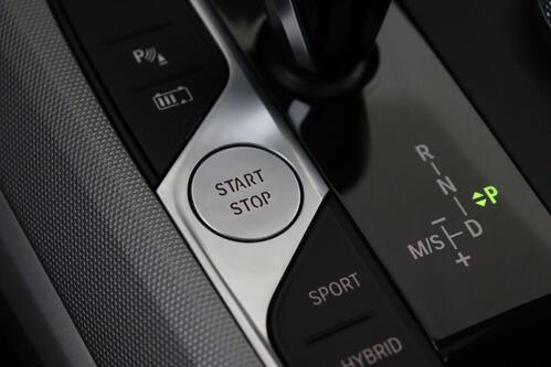 BMW 320 e TOURING iA + GPS + CARPLAY + PDC + CRUISE + PANO DAK + ALU + TREKHAAK 