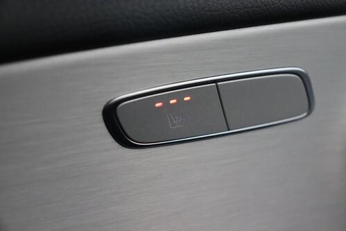 MERCEDES-BENZ E 300 e iA LIMITED ADVANTAGE PHEV + CARPLAY + GPS + CAMERA + PDC + HALF-LEDER + ALU 