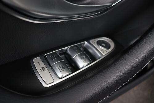 MERCEDES-BENZ E 300 e iA LIMITED ADVANTAGE PHEV + CARPLAY + GPS + CAMERA + PDC + HALF-LEDER + ALU 