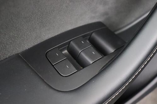 TESLA Model 3  RWD 60 kWh + A/T + GPS + LEDER + CAMERA + PDC + CRUISE + PANO DAK + ALU 