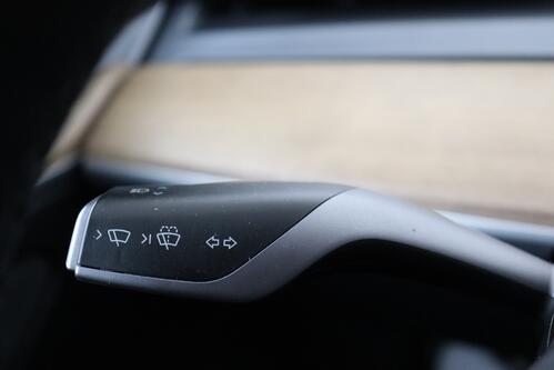 TESLA Model 3  RWD 60 kWh + A/T + GPS + LEDER + CAMERA + PDC + CRUISE + PANO DAK + ALU 