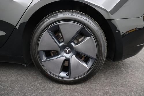 TESLA Model 3  RWD 60 kWh + A/T + GPS + LEDER + CAMERA + PDC + CRUISE + PANO DAK + ALU 