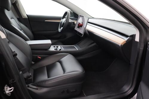 TESLA Model 3  RWD 60 kWh + A/T + GPS + LEDER + CAMERA + PDC + CRUISE + PANO DAK + ALU 