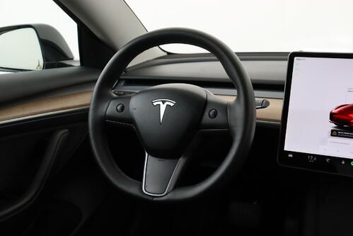 TESLA Model 3  RWD 60 kWh + A/T + GPS + LEDER + CAMERA + PDC + CRUISE + PANO DAK + ALU 