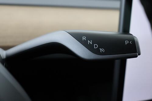 TESLA Model 3  RWD 60 kWh + A/T + GPS + LEDER + CAMERA + PDC + CRUISE + PANO DAK + ALU 