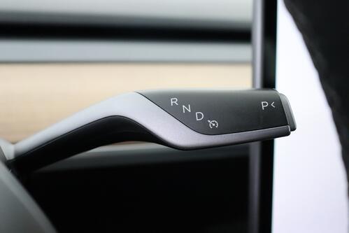 TESLA Model 3 STANDARD RANGE RWD 60.5 kWh + GPS + LEDER + CAMERA + PDC + CRUISE + PANO DAK + ALU