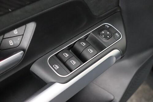 MERCEDES-BENZ GLB 180 AMG-Line iA  + GPS + LEDER/ALCANTARA + PDC + CRUISE + ALU 19