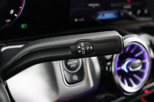 MERCEDES-BENZ GLB 180 AMG-Line iA  + GPS + LEDER/ALCANTARA + PDC + CRUISE + ALU 19