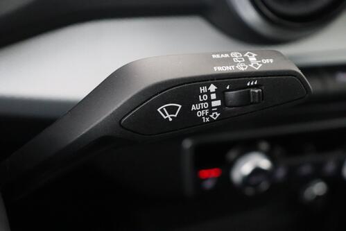 AUDI Q2 S-LINE 1.5TSI S-TRONIC + GPS + LEDER + CAMERA + PDC + CRUISE + ALU 17