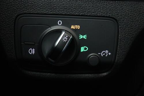 AUDI Q2 S-LINE 1.5TSI S-TRONIC + GPS + LEDER + CAMERA + PDC + CRUISE + ALU 17