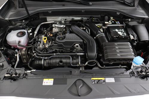 AUDI Q2 S-LINE 1.5TSI S-TRONIC + GPS + LEDER + CAMERA + PDC + CRUISE + ALU 17