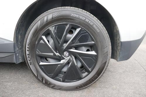 MG MG4 STANDARD LIMOUSINE 51 kWh + CARPLAY + PDC