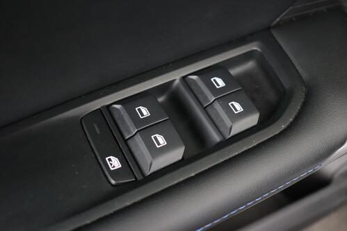 MG MG4 STANDARD LIMOUSINE 51 kWh + CARPLAY + PDC