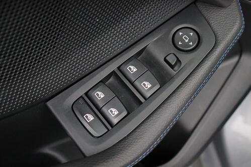 BMW 118 iA M -SPORT STEPTRONIC  + GPS + CARPLAY + CAMERA + PDC + PANO DAK + CRUISE + ALU