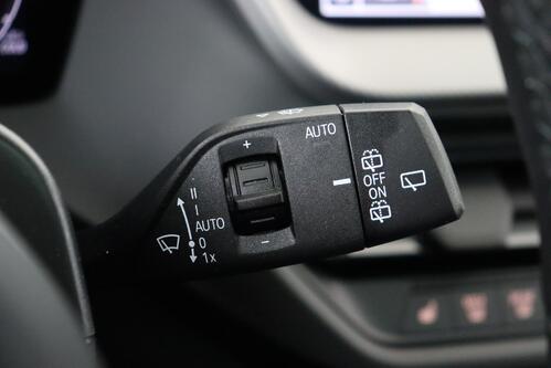 BMW 118 iA M -SPORT STEPTRONIC  + GPS + CARPLAY + CAMERA + PDC + PANO DAK + CRUISE + ALU