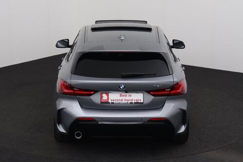BMW 118 iA M -SPORT STEPTRONIC  + GPS + CARPLAY + CAMERA + PDC + PANO DAK + CRUISE + ALU
