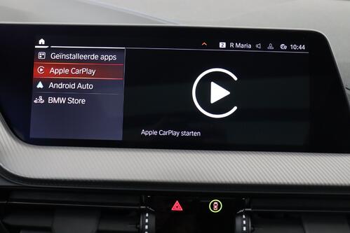 BMW 118 iA M -SPORT STEPTRONIC  + GPS + CARPLAY + CAMERA + PDC + PANO DAK + CRUISE + ALU