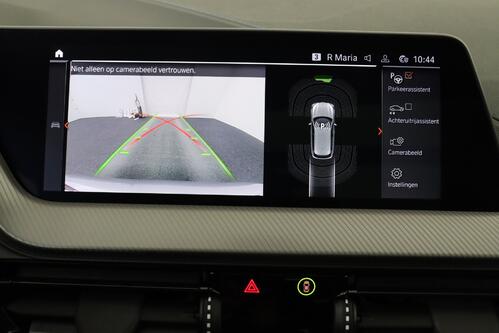 BMW 118 iA M -SPORT STEPTRONIC  + GPS + CARPLAY + CAMERA + PDC + PANO DAK + CRUISE + ALU