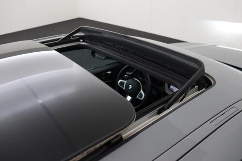 BMW 118 iA M -SPORT STEPTRONIC  + GPS + CARPLAY + CAMERA + PDC + PANO DAK + CRUISE + ALU