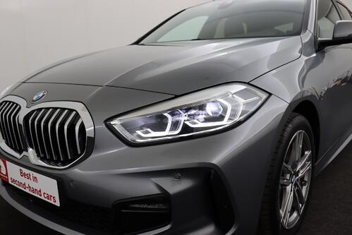 BMW 118 iA M -SPORT STEPTRONIC  + GPS + CARPLAY + CAMERA + PDC + PANO DAK + CRUISE + ALU