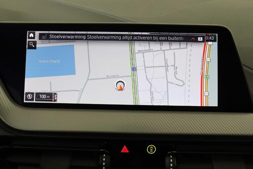 BMW 118 iA M -SPORT STEPTRONIC  + GPS + CARPLAY + CAMERA + PDC + PANO DAK + CRUISE + ALU