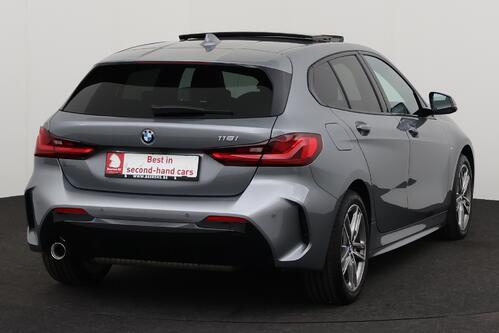 BMW 118 iA M -SPORT STEPTRONIC  + GPS + CARPLAY + CAMERA + PDC + PANO DAK + CRUISE + ALU