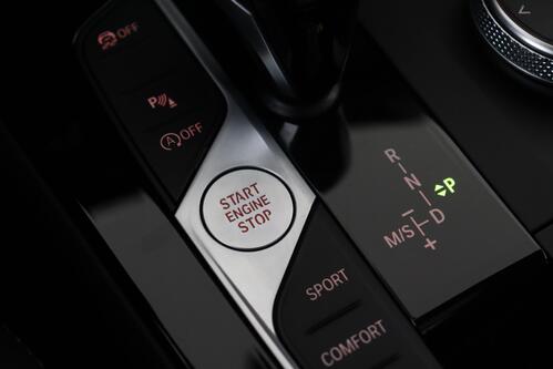 BMW 118 iA M -SPORT STEPTRONIC  + GPS + CARPLAY + CAMERA + PDC + PANO DAK + CRUISE + ALU