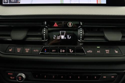 BMW 118 iA M -SPORT STEPTRONIC  + GPS + CARPLAY + CAMERA + PDC + PANO DAK + CRUISE + ALU