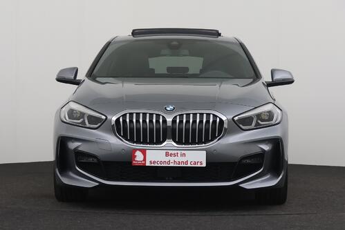BMW 118 iA M -SPORT STEPTRONIC  + GPS + CARPLAY + CAMERA + PDC + PANO DAK + CRUISE + ALU