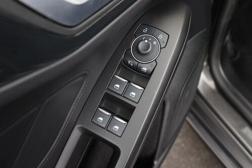 FORD Focus ST-LINE + CARPLAY + GPS + CAMERA + PDC + CRUISE (ACC) + ALU 