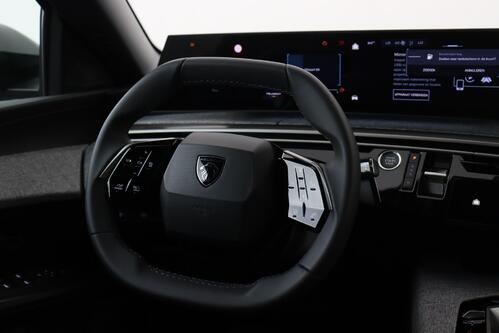 PEUGEOT 3008 ALLURE 1.2 PURETECH MHEV  EAT8 + A/T + GPS + CARPLAY + HALF/LEDER + CAMERA + PDC + CRUISE(ACC) + ALU 19