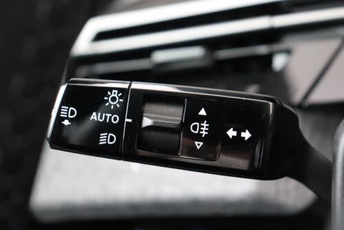 PEUGEOT 3008 ALLURE 1.2 PURETECH MHEV  EAT8 + A/T + GPS + CARPLAY + HALF/LEDER + CAMERA + PDC + CRUISE(ACC) + ALU 19