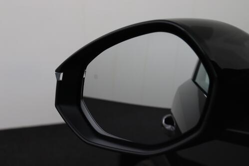 PEUGEOT 3008 ALLURE 1.2 PURETECH MHEV  EAT8 + A/T + GPS + CARPLAY + HALF/LEDER + CAMERA + PDC + CRUISE(ACC) + ALU 19