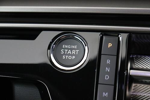 PEUGEOT 3008 ALLURE 1.2 PURETECH MHEV  EAT8 + A/T + GPS + CARPLAY + HALF/LEDER + CAMERA + PDC + CRUISE(ACC) + ALU 19