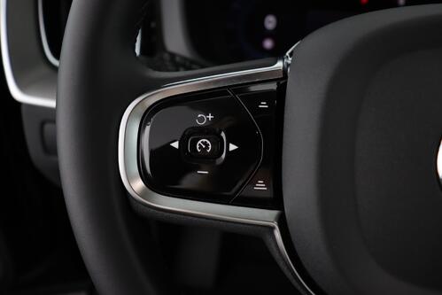 VOLVO XC60 PLUS DARK 2.0T8 RECHARGE + CARPLAY + GPS + CAMERA + PDC + CRUISE (ACC) + PANO + LEDER + ALU 