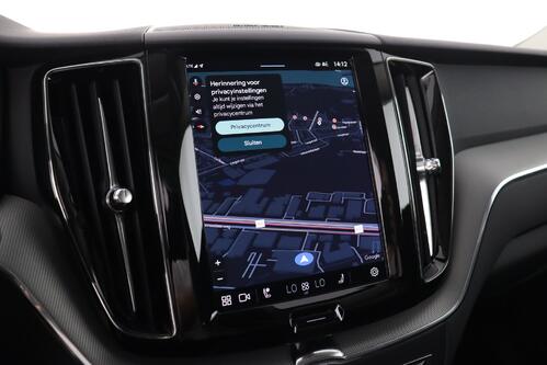 VOLVO XC60 PLUS DARK 2.0T8 RECHARGE + CARPLAY + GPS + CAMERA + PDC + CRUISE (ACC) + PANO + LEDER + ALU 