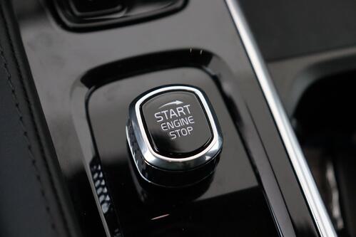 VOLVO XC90 PLUS BRIGHT 2.0 T8 RECHARGE GEARTRONIC + 7PL. + GPS + LEDER + CARPLAY + CAMERA + PDC + CRUISE + PANO DAK + ALU 21