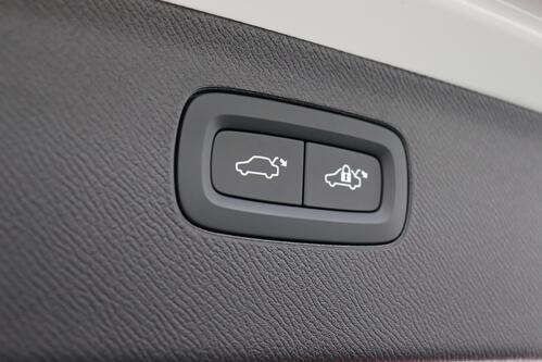 VOLVO XC90 PLUS BRIGHT 2.0 T8 RECHARGE GEARTRONIC + 7PL. + GPS + LEDER + CARPLAY + CAMERA + PDC + CRUISE + PANO DAK + ALU 21