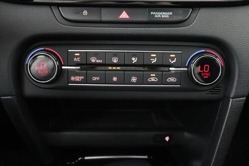 KIA XCeed BUSINESS LINE  1.6 GDi PHEV + A/T + GPS + CARPLAY + CAMERA + HALF/LEDER + OPEN DAK + CRUISE + ALU 16