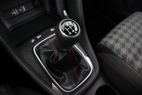 MG ZS  COMFORT 1.4i  + CARPLAY + PDC + CRUISE + ALU 17