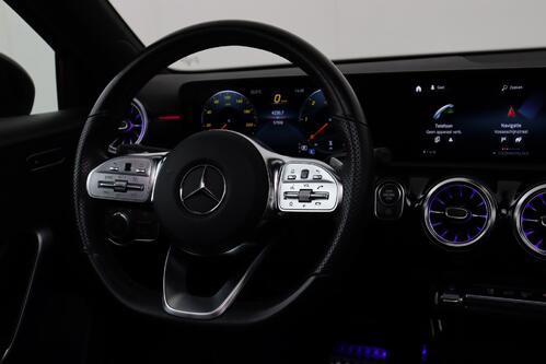 MERCEDES-BENZ A 180 dA + GPS + CARPLAY + LEDER/ALCANTARA + PDC + CRUISE + OPEN DAK + ALU 18