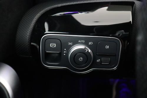 MERCEDES-BENZ A 180 dA + GPS + CARPLAY + LEDER/ALCANTARA + PDC + CRUISE + OPEN DAK + ALU 18