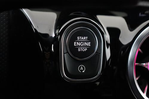 MERCEDES-BENZ A 180 dA + GPS + CARPLAY + LEDER/ALCANTARA + PDC + CRUISE + OPEN DAK + ALU 18