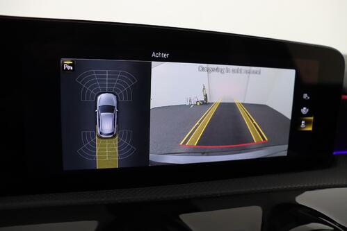 MERCEDES-BENZ A 180 dA + GPS + CARPLAY + LEDER/ALCANTARA + PDC + CRUISE + OPEN DAK + ALU 18