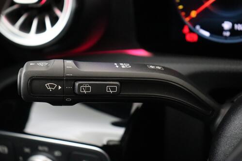 MERCEDES-BENZ A 180 dA + GPS + CARPLAY + LEDER/ALCANTARA + PDC + CRUISE + OPEN DAK + ALU 18