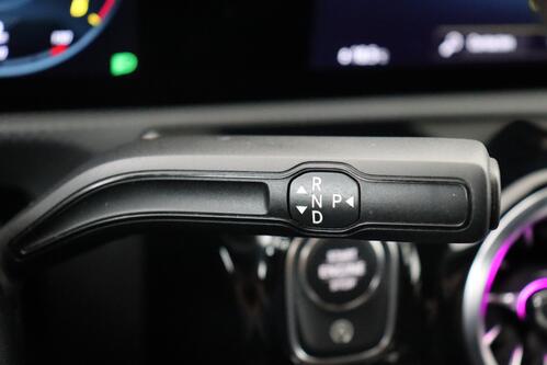 MERCEDES-BENZ A 180 dA + GPS + CARPLAY + LEDER/ALCANTARA + PDC + CRUISE + OPEN DAK + ALU 18