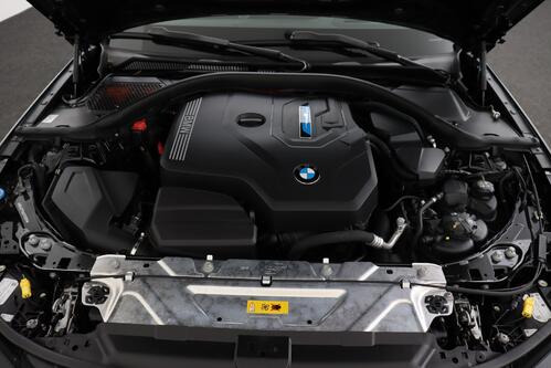 BMW 320 e TOURING SPORT iA  M-SPORT + GPS + CARPLAY + CAMERA + LEDER/ALCANTARA + PDC + CRUISE + PANO DAK + ALU 