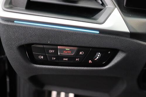 BMW 320 e TOURING SPORT iA  M-SPORT + GPS + CARPLAY + CAMERA + LEDER/ALCANTARA + PDC + CRUISE + PANO DAK + ALU 